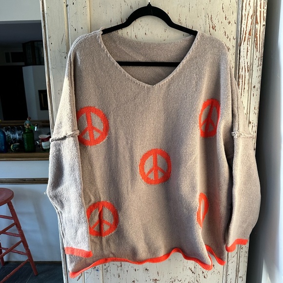 ***NEW STYLE ALERT! PEACE SIGN OVERSIZED SWEATER - Picture 5 of 6